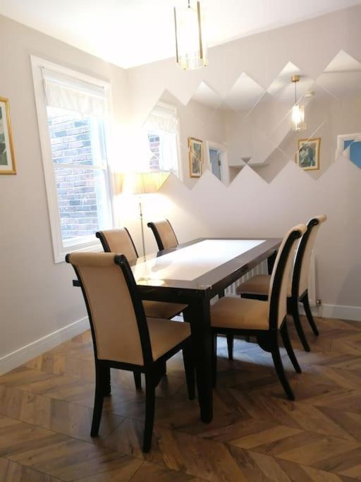 Stunning 3 Bedroom Townhouse In The Heart Of City Belfast Extérieur photo